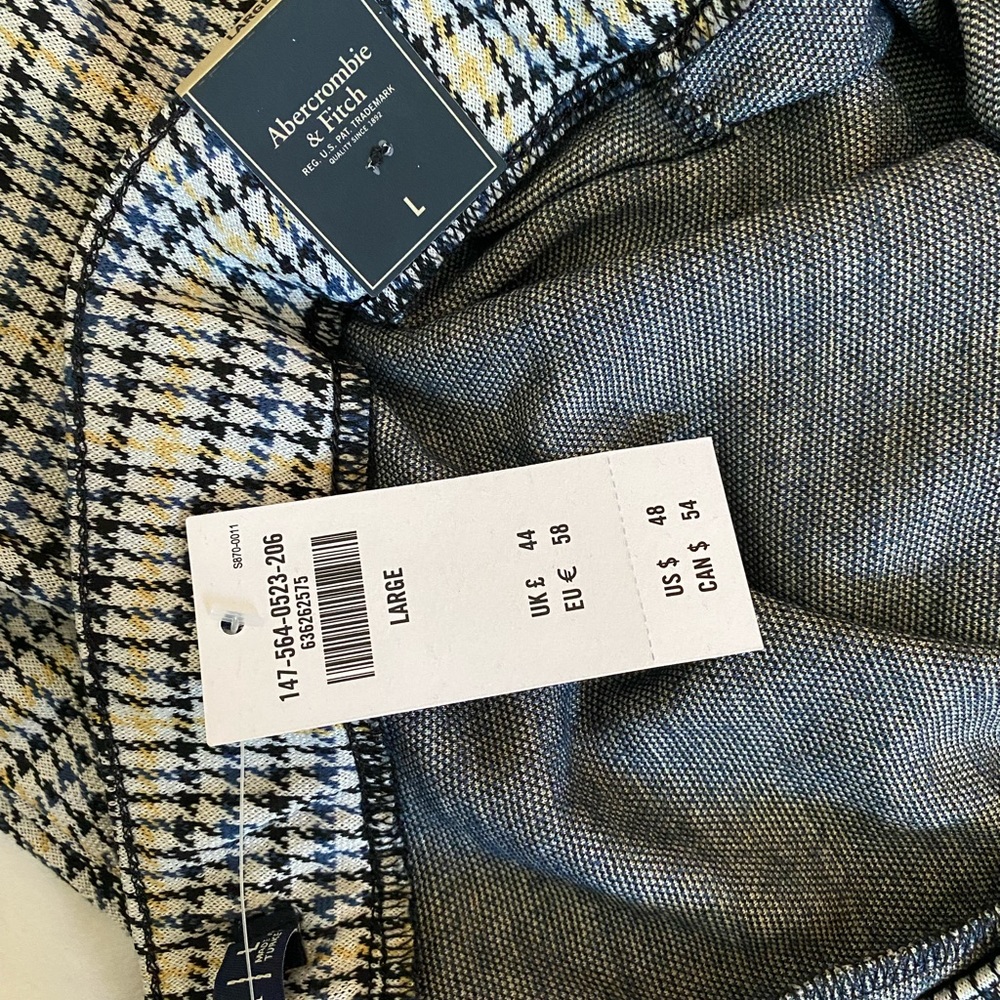 NWT - A&F Gray Plaid Flared pants size large - Picture 4 of 4